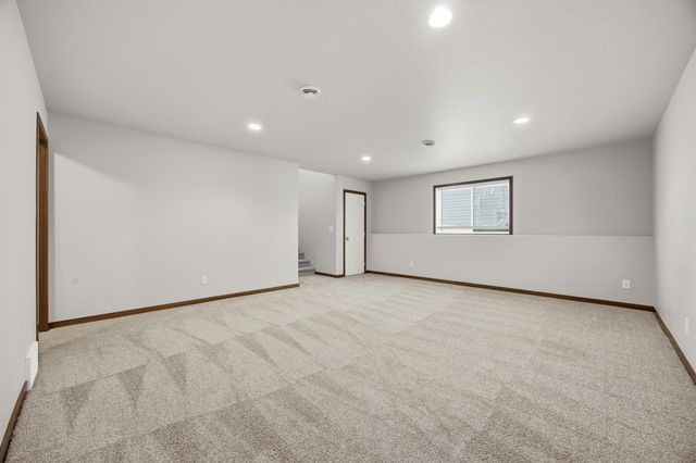 726 Prairie Avenue, Horace, ND 58047