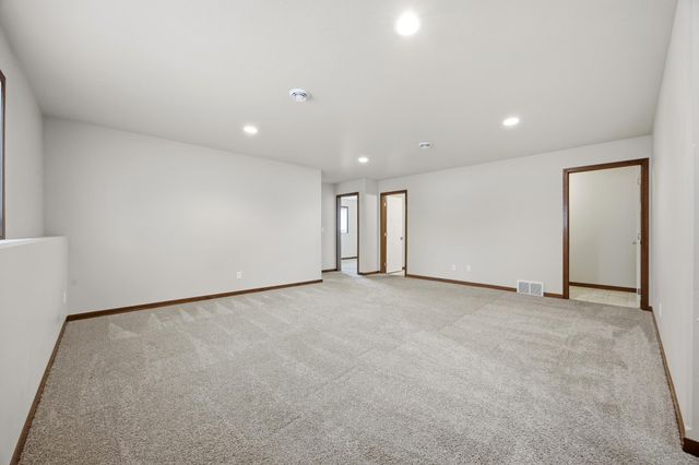 726 Prairie Avenue, Horace, ND 58047