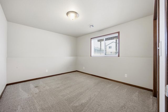 726 Prairie Avenue, Horace, ND 58047