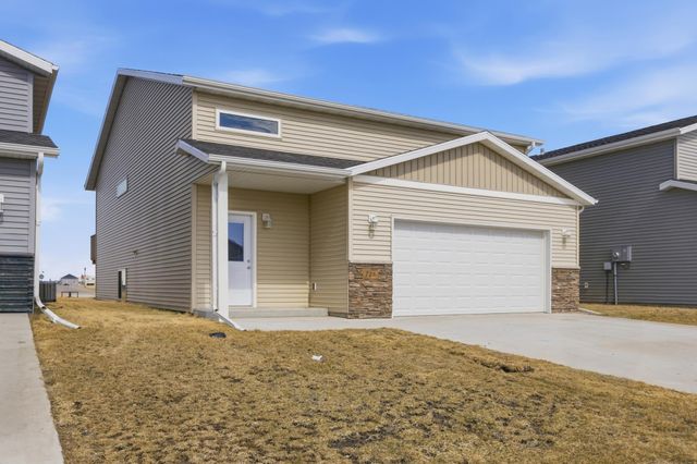 726 Prairie Avenue, Horace, ND 58047