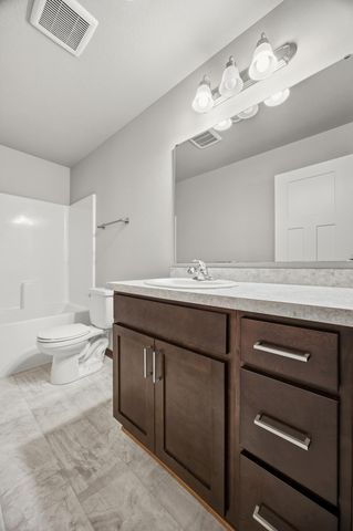 726 Prairie Avenue, Horace, ND 58047