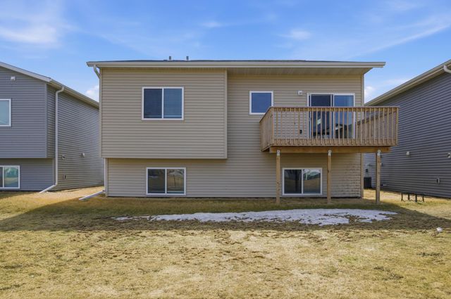 726 Prairie Avenue, Horace, ND 58047