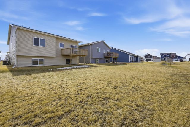 726 Prairie Avenue, Horace, ND 58047