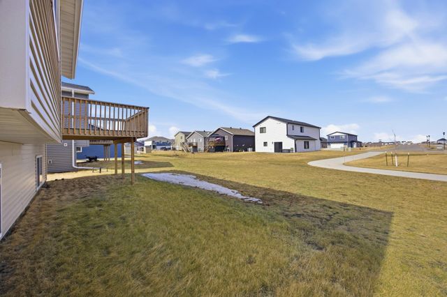 726 Prairie Avenue, Horace, ND 58047