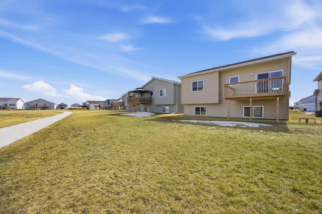 726 Prairie Avenue, Horace, ND 58047