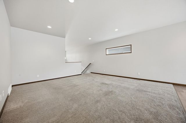 726 Prairie Avenue, Horace, ND 58047