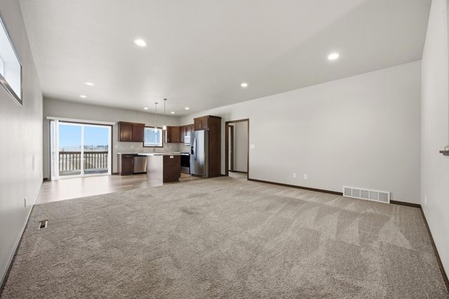 726 Prairie Avenue, Horace, ND 58047