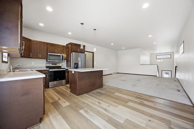 726 Prairie Avenue, Horace, ND 58047