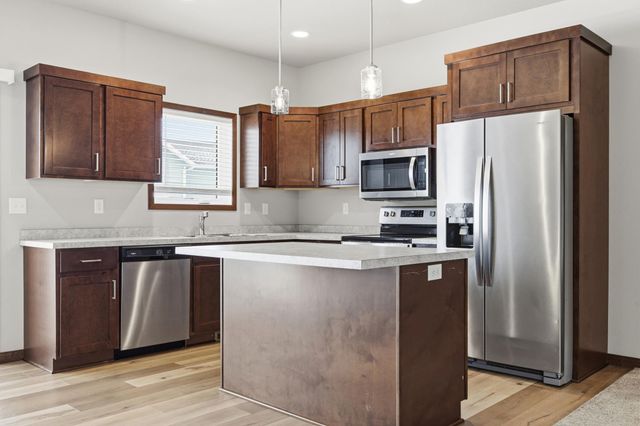 726 Prairie Avenue, Horace, ND 58047