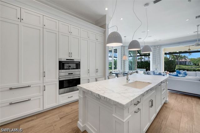 2048 Isla Vista LN E, Naples, FL 34105