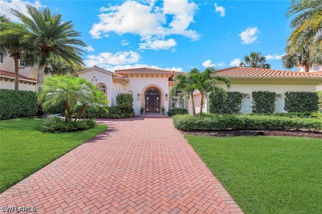 2048 Isla Vista LN E, Naples, FL 34105
