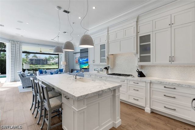2048 Isla Vista LN E, Naples, FL 34105