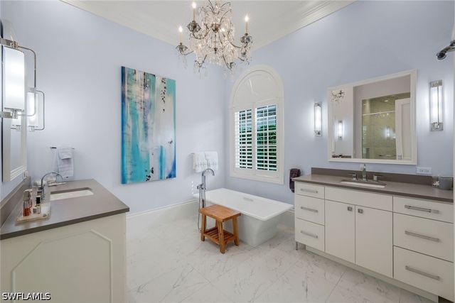 2048 Isla Vista LN E, Naples, FL 34105