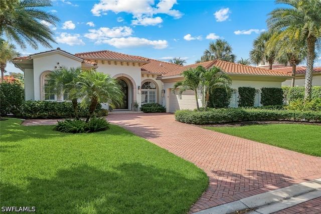2048 Isla Vista LN E, Naples, FL 34105
