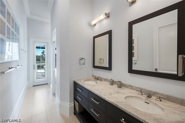 2048 Isla Vista LN E, Naples, FL 34105