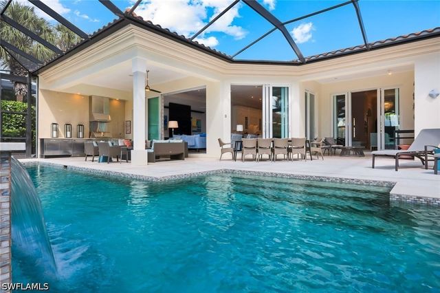 2048 Isla Vista LN E, Naples, FL 34105