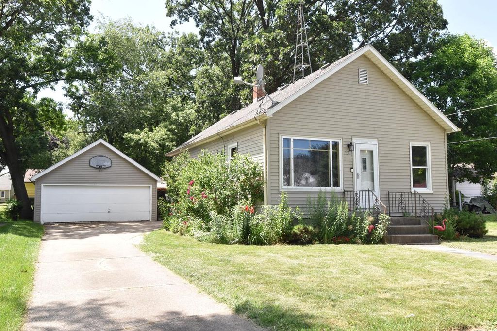 2812 Cleveland AVENUE, Racine, WI 53405