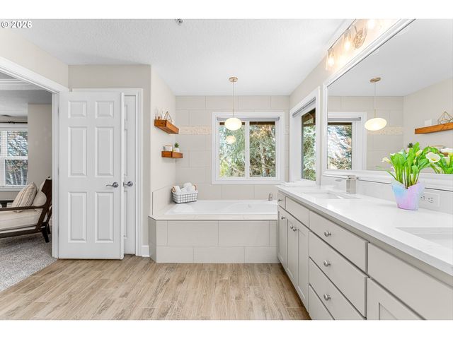 10509 Sw NAEVE St, Portland, OR 97224