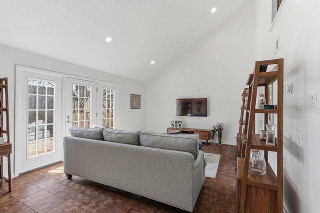 4735 Mint Dr, Memphis, TN 38117