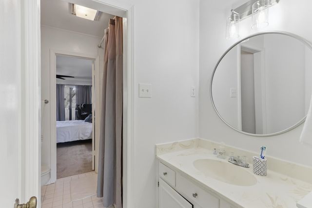 4735 Mint Dr, Memphis, TN 38117