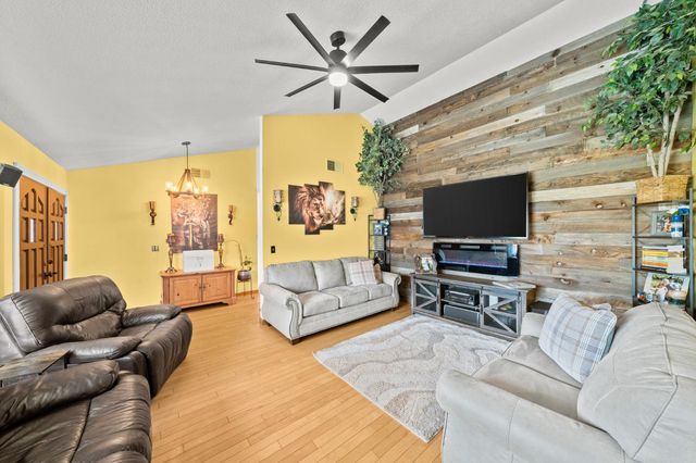 1104 Reef Ct, Roseville, CA 95661