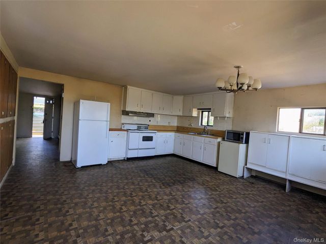 33 E Tusten Place, Smallwood, NY 12778