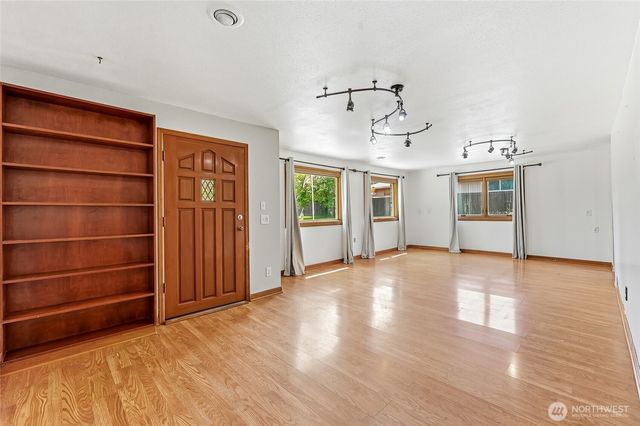 1805 80th Street E, Tacoma, WA 98404