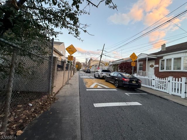 1717 53Rd St 13, North Bergen Twp., NJ 07047