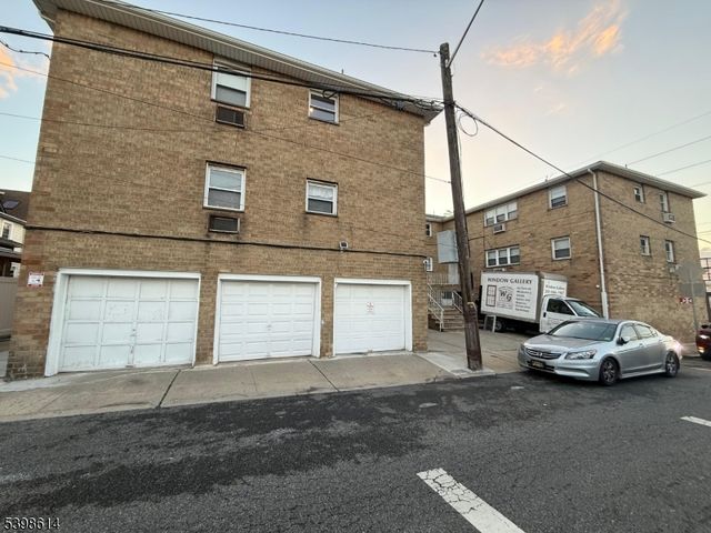 1717 53Rd St 13, North Bergen Twp., NJ 07047