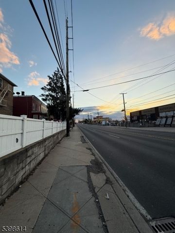 1717 53Rd St 13, North Bergen Twp., NJ 07047