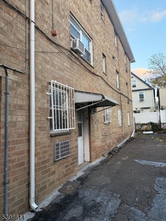 1717 53Rd St 13, North Bergen Twp., NJ 07047