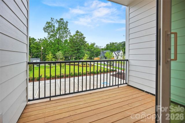 1013 Revival Row, Charlotte, NC 28208
