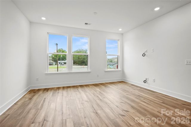 1013 Revival Row, Charlotte, NC 28208