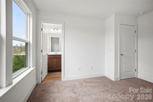 1013 Revival Row, Charlotte, NC 28208