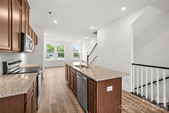 1013 Revival Row, Charlotte, NC 28208