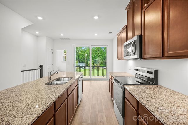 1013 Revival Row, Charlotte, NC 28208