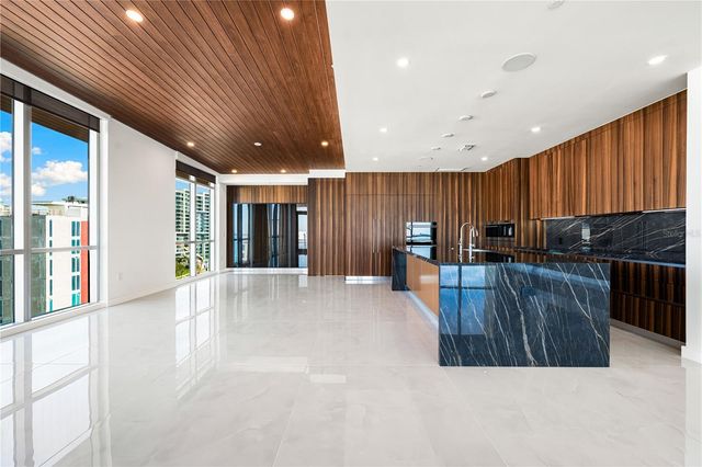 111 GOLDEN GATE POINT 801PH, Sarasota, FL 34236