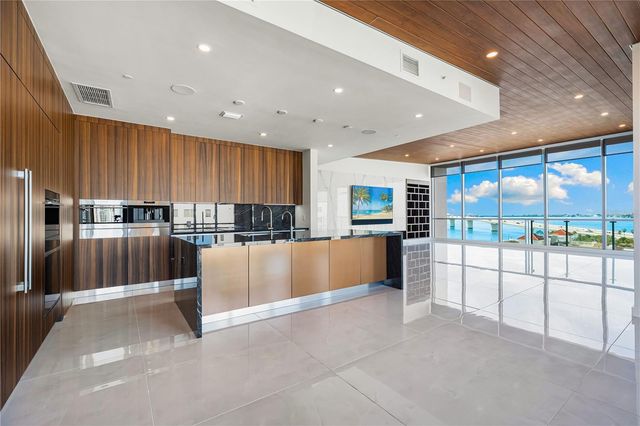 111 GOLDEN GATE POINT 801PH, Sarasota, FL 34236