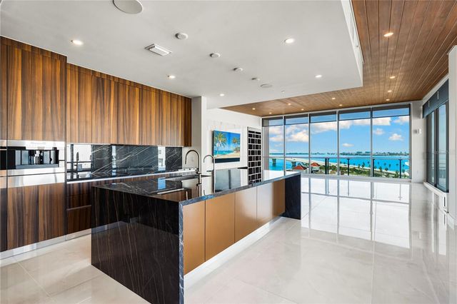 111 GOLDEN GATE POINT 801PH, Sarasota, FL 34236