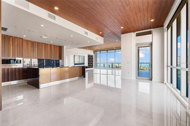 111 GOLDEN GATE POINT 801PH, Sarasota, FL 34236