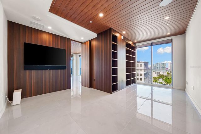 111 GOLDEN GATE POINT 801PH, Sarasota, FL 34236