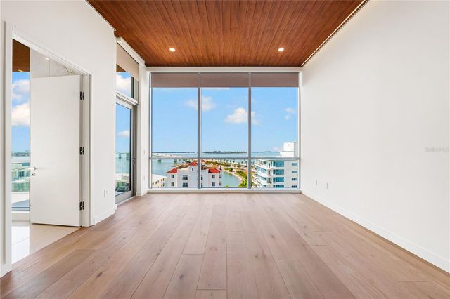 111 GOLDEN GATE POINT 801PH, Sarasota, FL 34236