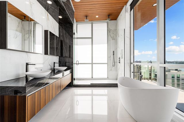 111 GOLDEN GATE POINT 801PH, Sarasota, FL 34236