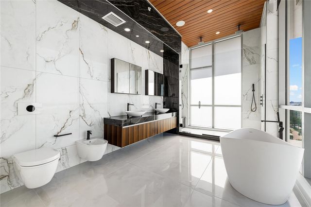 111 GOLDEN GATE POINT 801PH, Sarasota, FL 34236