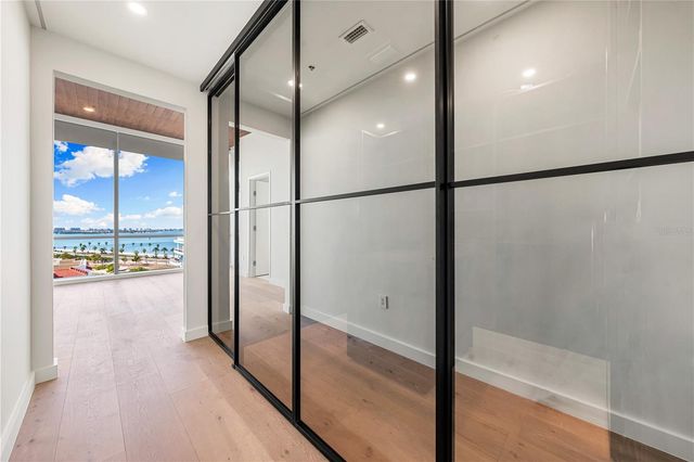 111 GOLDEN GATE POINT 801PH, Sarasota, FL 34236