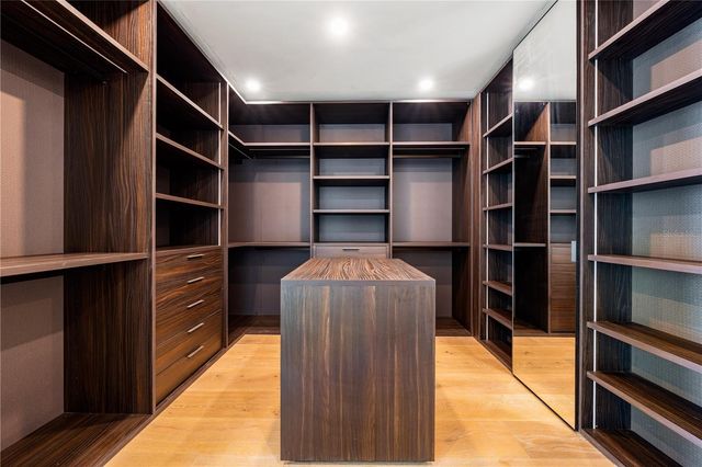 111 GOLDEN GATE POINT 801PH, Sarasota, FL 34236