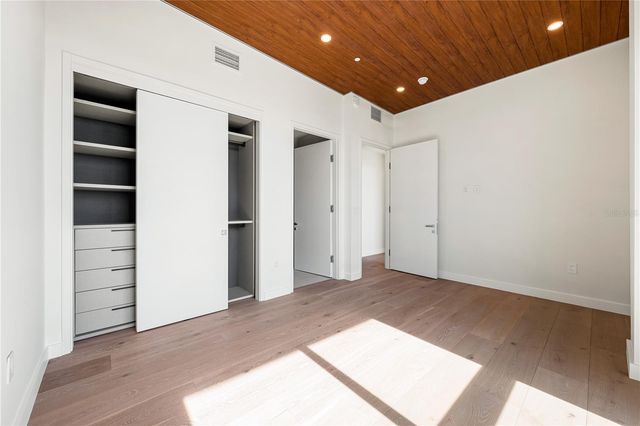 111 GOLDEN GATE POINT 801PH, Sarasota, FL 34236