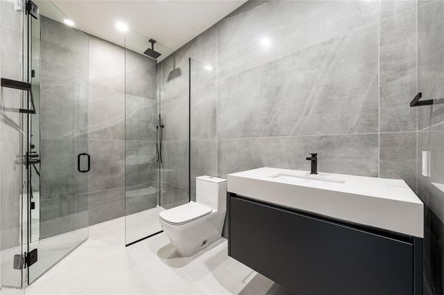 111 GOLDEN GATE POINT 801PH, Sarasota, FL 34236