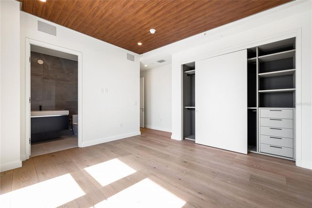 111 GOLDEN GATE POINT 801PH, Sarasota, FL 34236