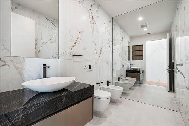 111 GOLDEN GATE POINT 801PH, Sarasota, FL 34236